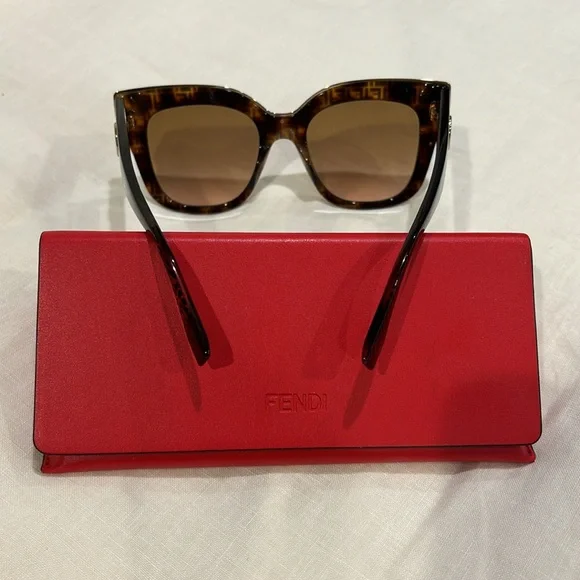 Fendi Sunglasses - Picture 6 of 10